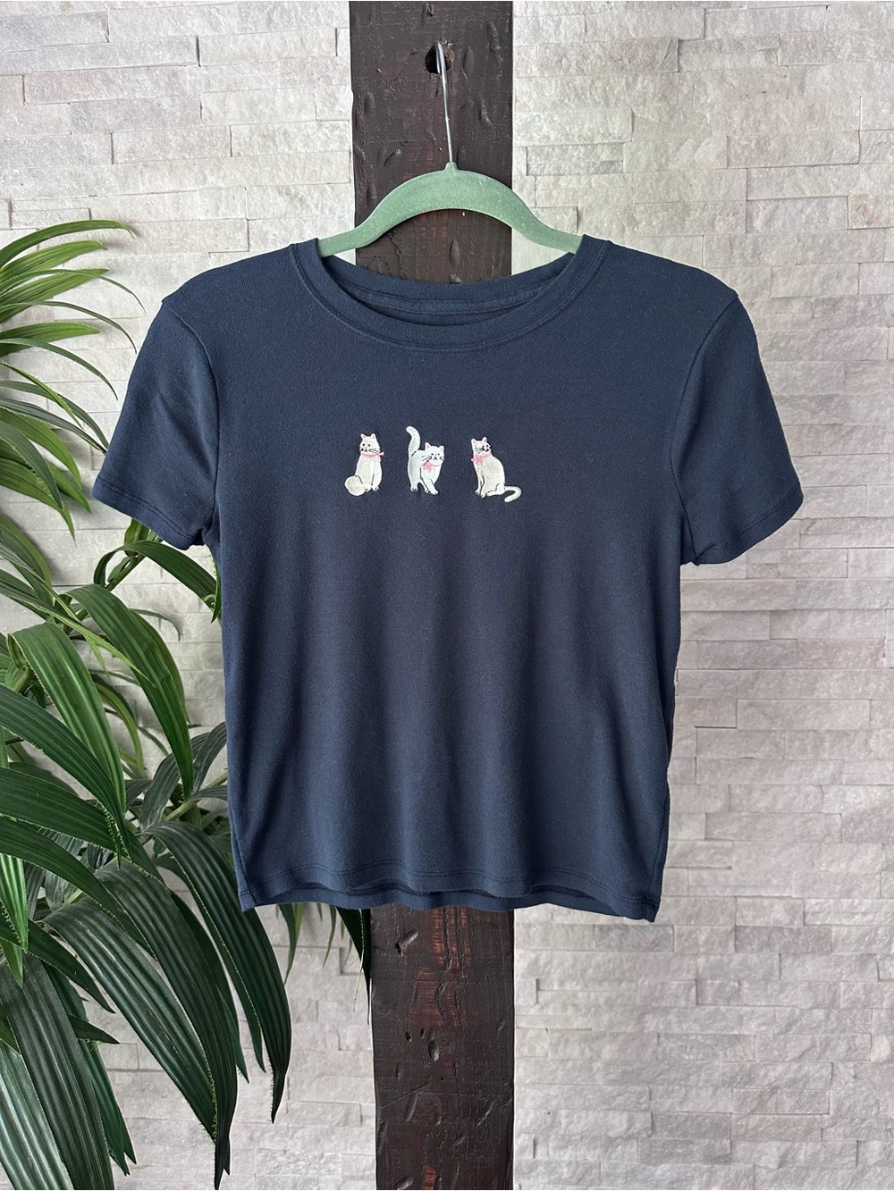 Hollister Baby Doll Embroidered Cat Graphic Tee Navy Blue Size L Juniors